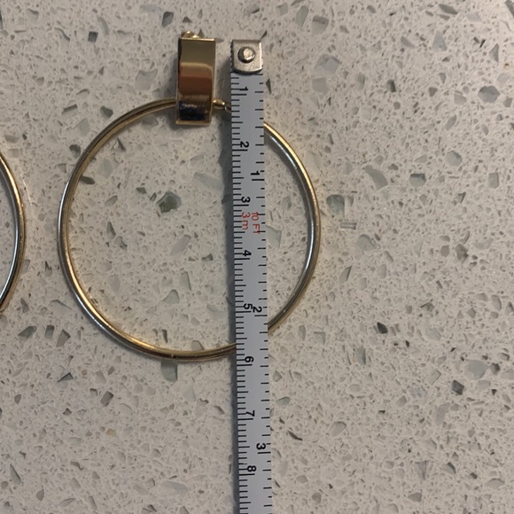 NWT Beautiful Geometric Gold Tone Hoops - Picture 3 of 4